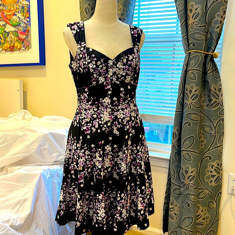 WHITE HOUSE BLACK MARKET DRESS,GREAT SUMMER OR FALL DRESS, LIKE NEW, MIDI LENGTH